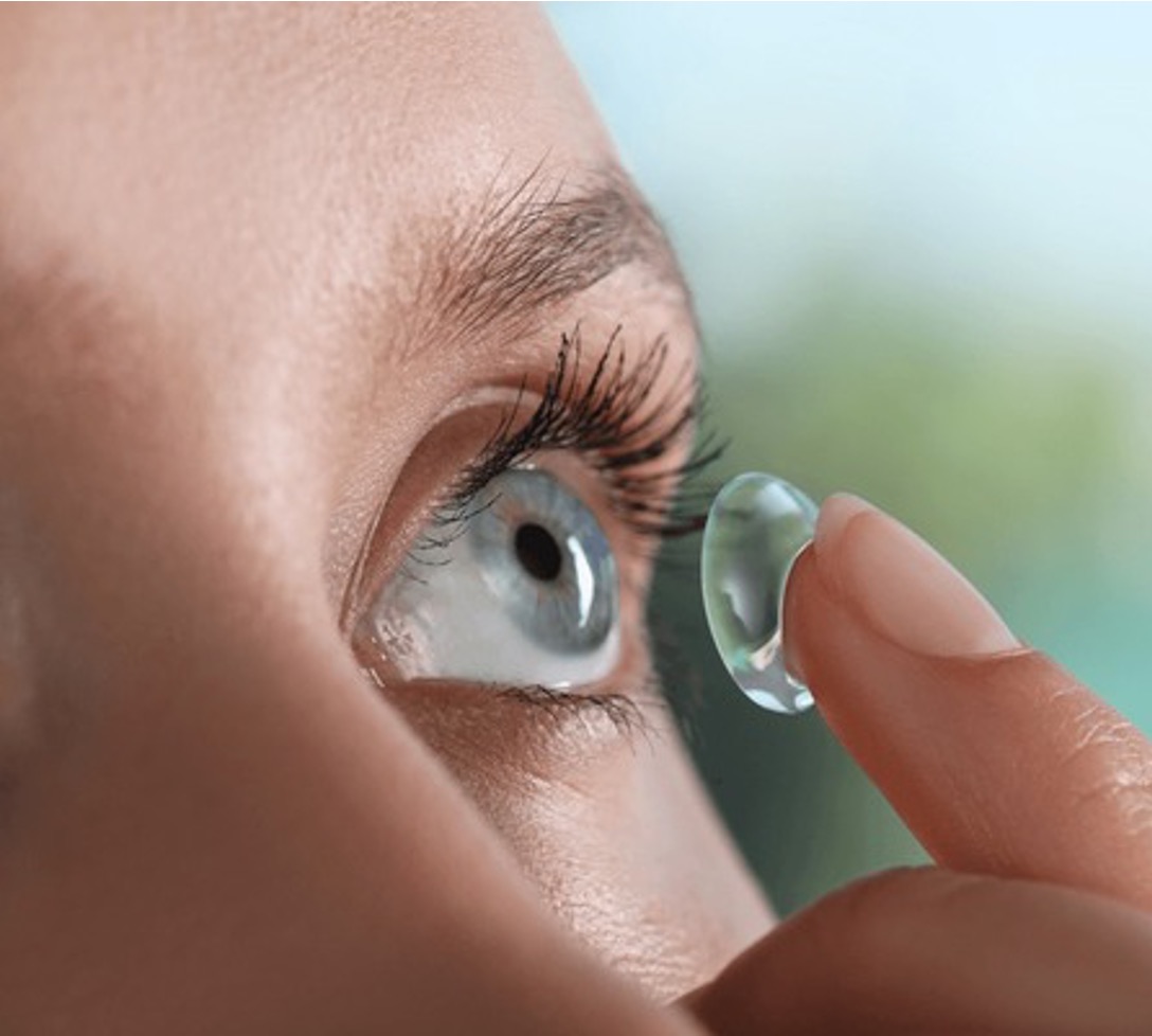 Eyecare Merryhill - Book an appointment - contact lens test image